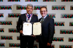 Leia mais sobre o artigo Estado assina termo de entrega das chaves do Palacete Saldanha para construção da nova Caixa Cultural