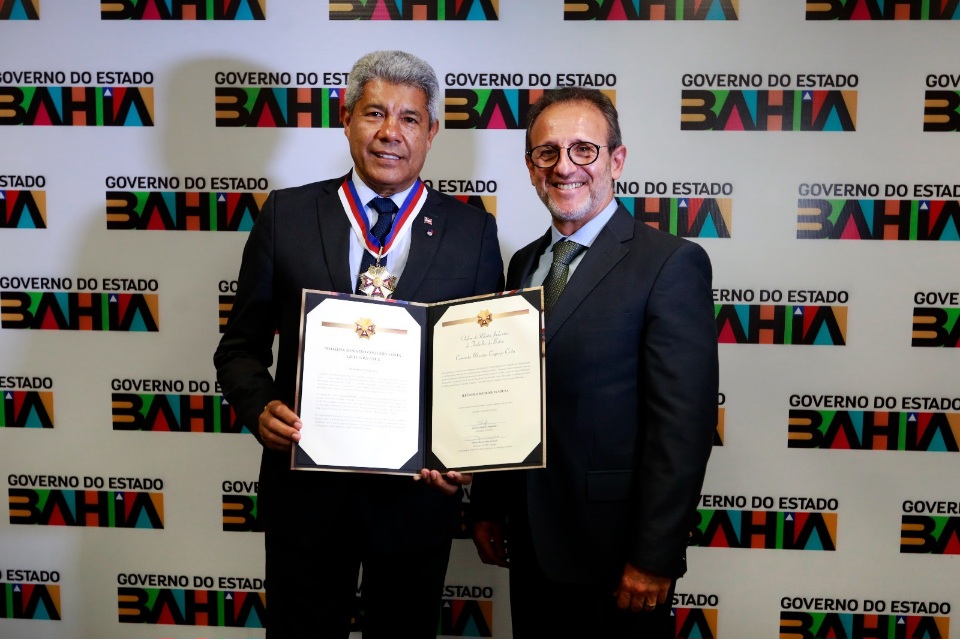 Estado assina termo de entrega das chaves do Palacete Saldanha para construção da nova Caixa Cultural