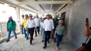 Leia mais sobre o artigo No Dia do Feirante, governador visita obras da Feira de São Joaquim