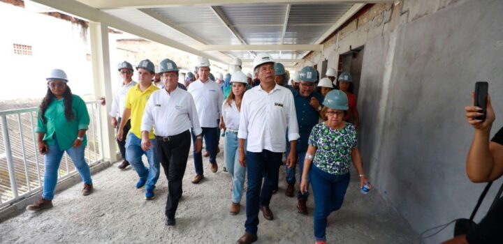 No Dia do Feirante, governador visita obras da Feira de São Joaquim