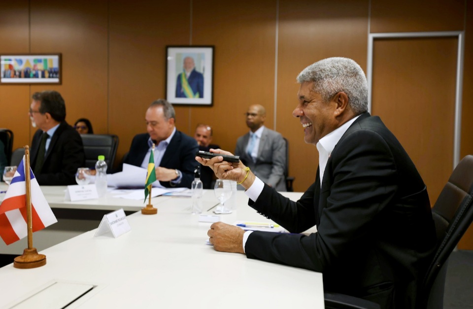 Governador recebe prefeito de Itaparica para discutir ponte Salvador-Itaparica
