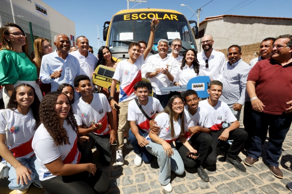 Governador inaugura obras em  Ibotirama