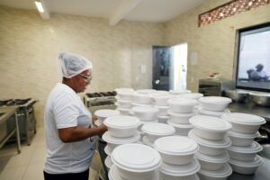Leia mais sobre o artigo Governo lança edital para seleção de Unidade Gerenciadora de Cozinhas Comunitárias e Solidárias