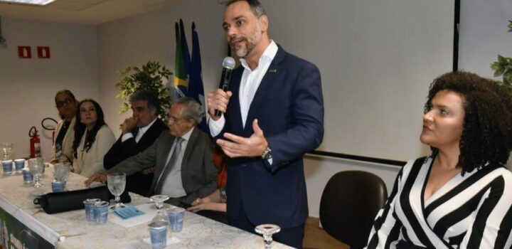 “Estimular EUA a prejudicar o Brasil é traição nacional”, dispara Augusto Vasconcelos