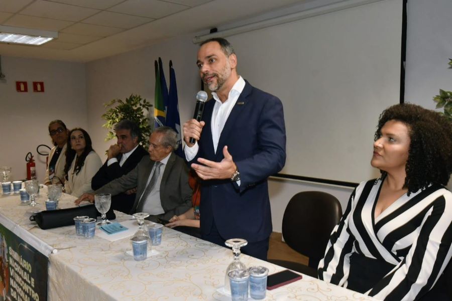 “Estimular EUA a prejudicar o Brasil é traição nacional”, dispara Augusto Vasconcelos