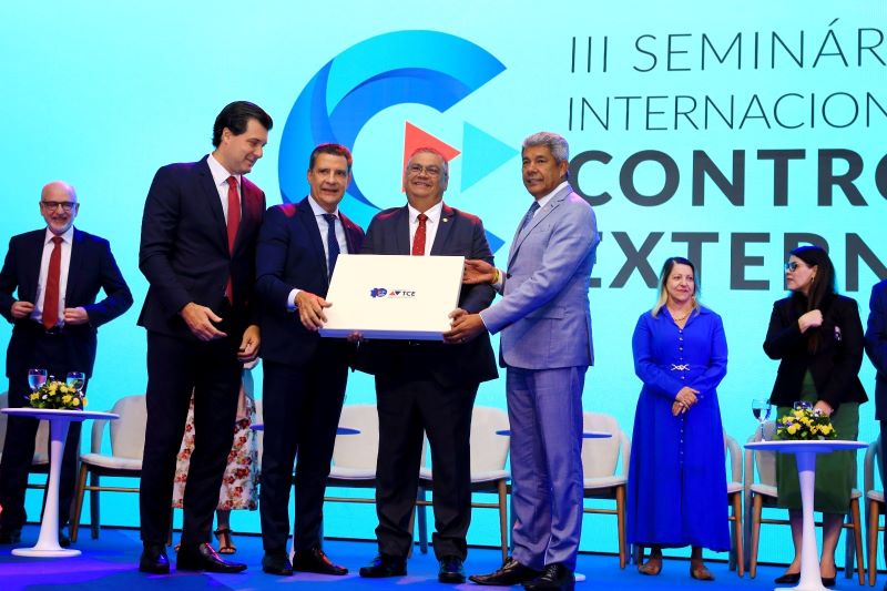 Governador Jerônimo participa de seminário promovido pelo Tribunal de Contas do Estado