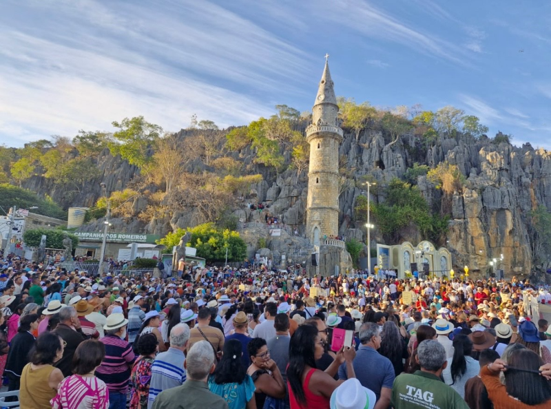 Você está visualizando atualmente Romaria de Bom Jesus da Lapa mostra força do turismo religioso da Bahia