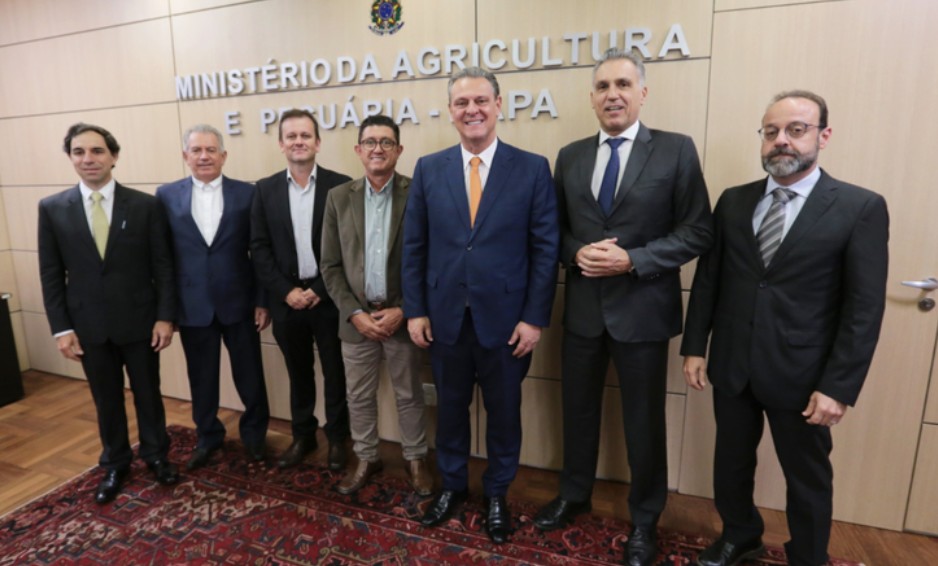 Fávaro recebe setor da borracha e apoia manutenção da tarifa de importação