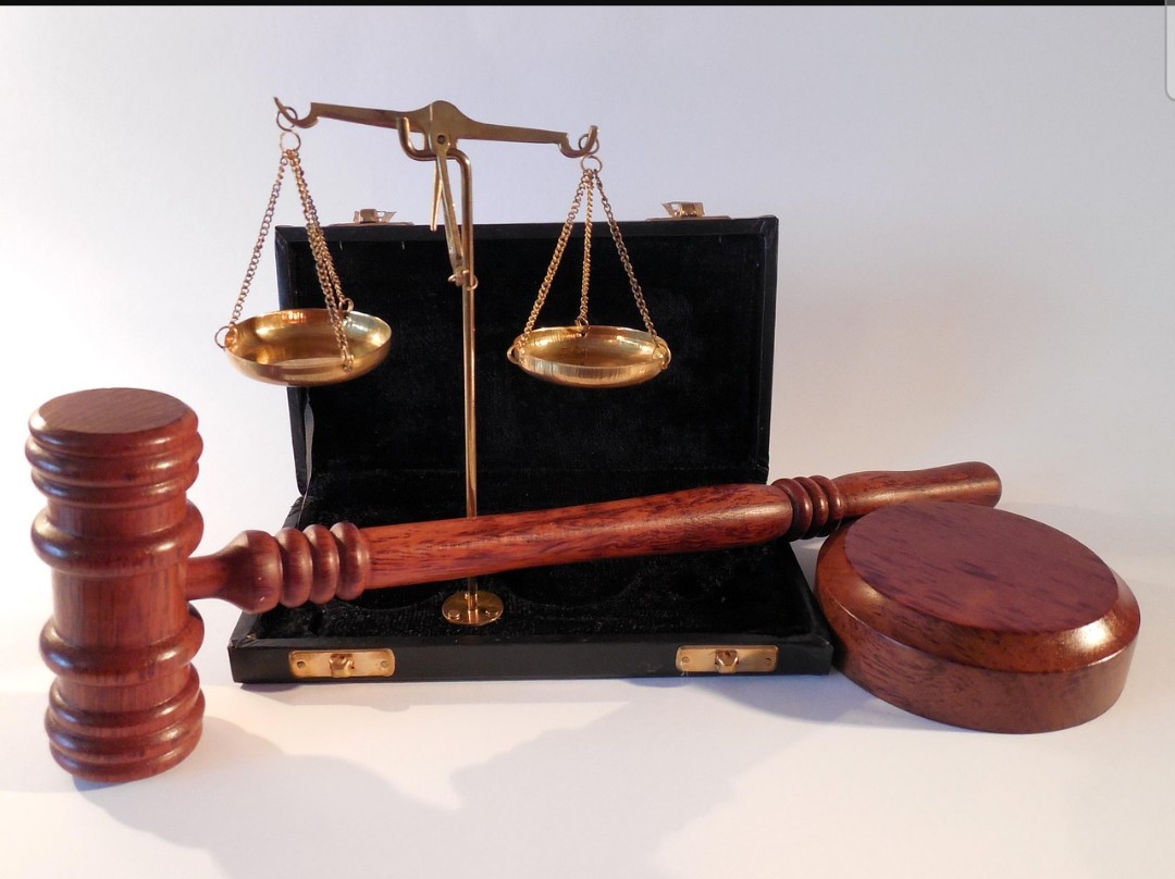 Você está visualizando atualmente Justiça não pode revogar assistência judiciária gratuita quando beneficiário recebe valores em ação