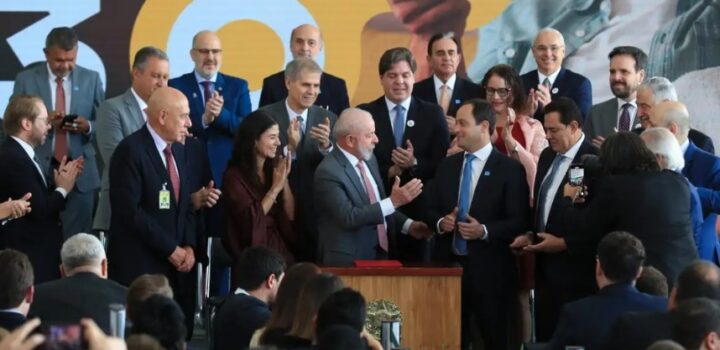 Lula assina decreto da TV 3.0 e novo sistema começa em 2026