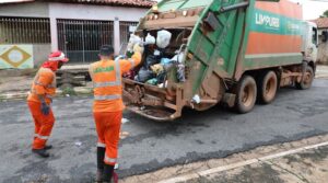 Leia mais sobre o artigo Coleta de lixo atende 93% dos domicílios, mas 4,7 mi ainda queimam resíduos em 2024