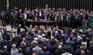 Leia mais sobre o artigo Após ocupação de Plenário, Hugo Motta abre sessão e pede respeito