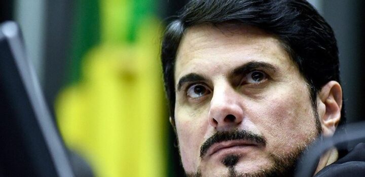 Moraes permite que Do Val participe de sessões do Senado além das 19h