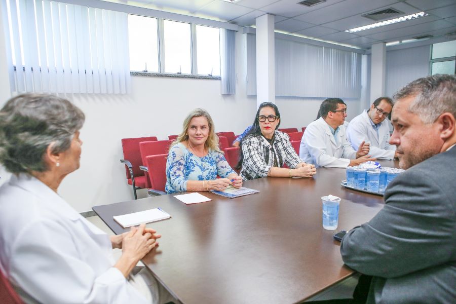 Deputada Ivana Bastos participa de reunião da Comissão de Saúde e Liga Bahiana Contra o Câncer