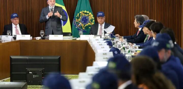 Lula reafirma soberania e diz que Brasil não aceitará ofensas