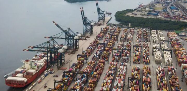 Tarifaço sobre parte de exportações brasileiras entra em vigor hoje