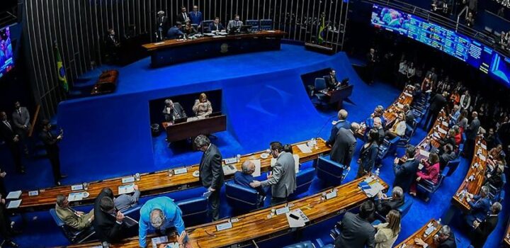 Aprovado programa de incentivo a servidores do INSS para reduzir filas