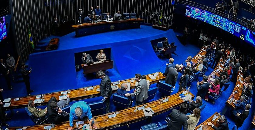 Aprovado programa de incentivo a servidores do INSS para reduzir filas