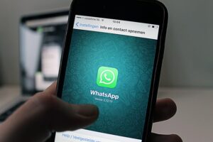 Leia mais sobre o artigo WhatsApp Business cresce no Brasil com 70% das empresas usando para vendas, aponta estudo