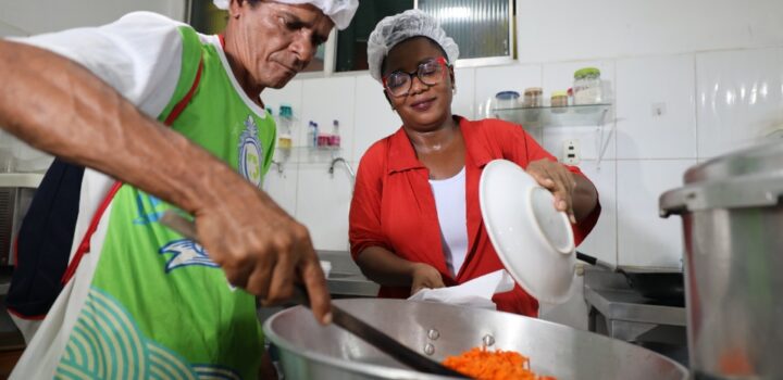 Voluntárias Sociais promovem oficina e ensinam catadores a preparar refeições saudáveis