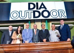 Leia mais sobre o artigo Vice-Governador  participa da celebração do Dia do Outdoor na Câmara