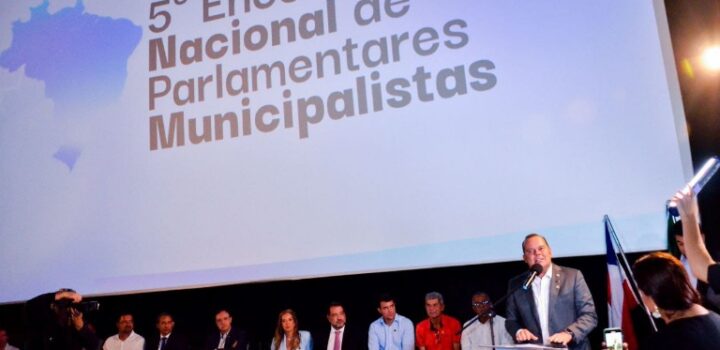 Vice-governador  destaca fortalecimento do municipalismo em encontro