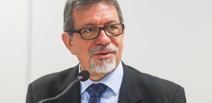 Afonso Florence rebate críticas de ACM Neto sobre ações no semiárido