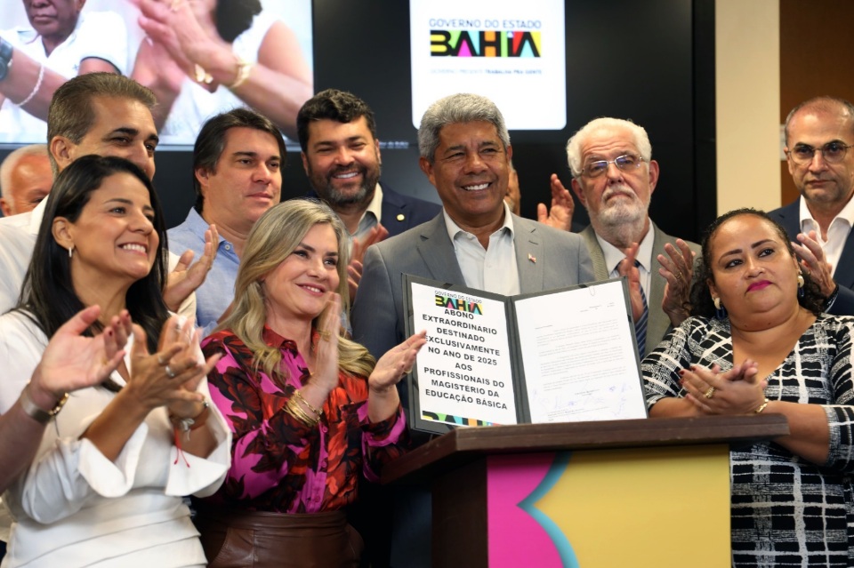 Você está visualizando atualmente Jerônimo anuncia pagamento de precatório para professores e envia à Alba