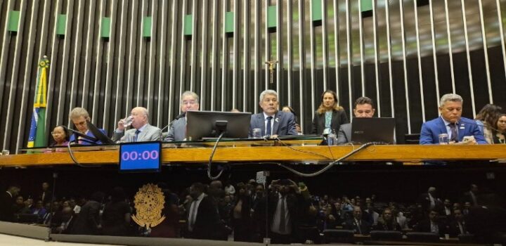 Jerônimo participa de homenagem aos 192 anos de Feira de Santana