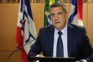 Leia mais sobre o artigo ALBA concede Comenda Dois de Julho ao presidente do TCE