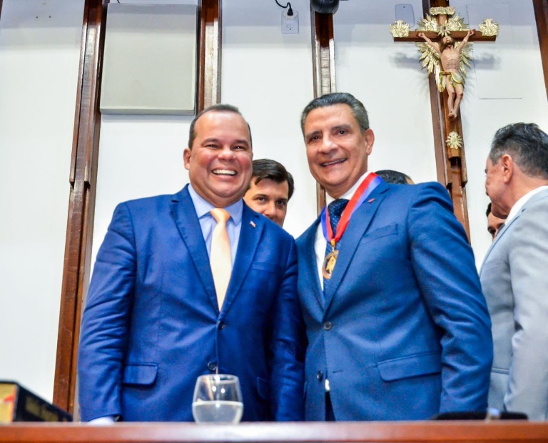 Vice-Governador participa da entrega da Comenda Dois de Julho ao presidente do TCE