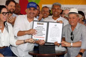 Leia mais sobre o artigo Em Alagoinhas, governador acompanha avanço das obras do novo hospital regional