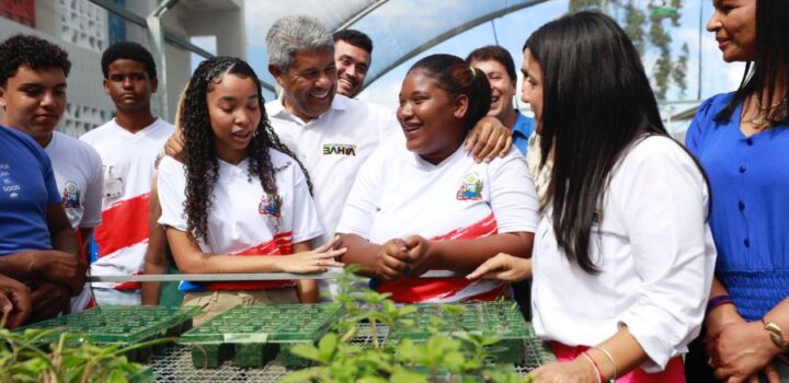 Em Cardeal da Silva, governador inaugura nova escola e unidades policiais