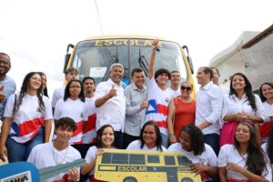 Leia mais sobre o artigo Governador entrega obras, equipamentos e assina pacote de obras para Adustina