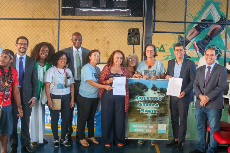 Você está visualizando atualmente Aladilce assumiu compromisso de promover audiência pública sobre pautas de Itapuã/Stella Maris