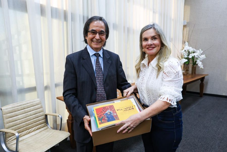 Você está visualizando atualmente Ivana Bastos recebe comitiva de “imortais” e renova laços da ALBA com a Academia de Letras da Bahia