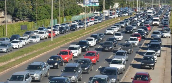 IPVA de carros com placas de finais 5 e 6 deve ser pago este mês