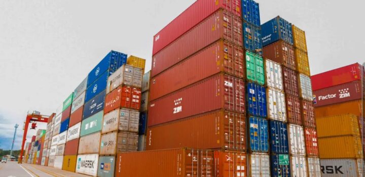 Balança comercial tem saldo positivo de US$ 6,1 bi em agosto
