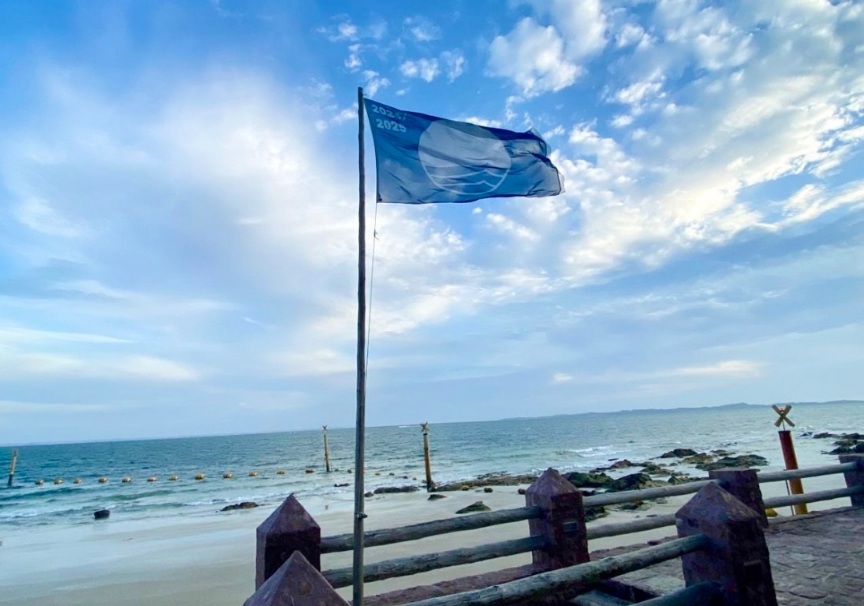 Setur-BA firma parceria com programa Bandeira Azul para novas avaliações em praias da Bahia