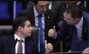 Leia mais sobre o artigo Câmara restabelece voto secreto em PEC da Blindagem
