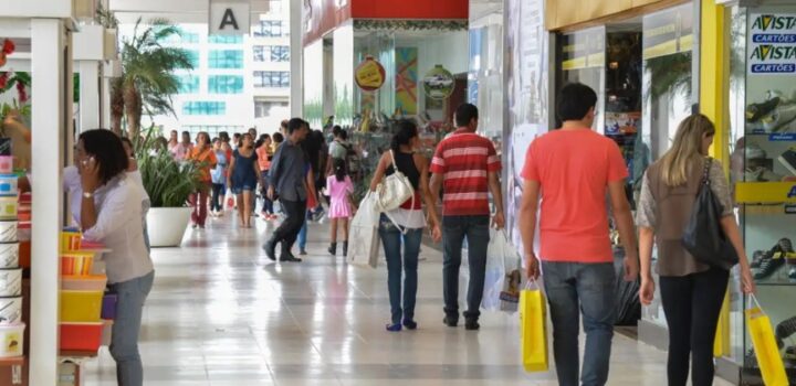 Comércio e serviços devem abrir 118 mil vagas para o fim do ano