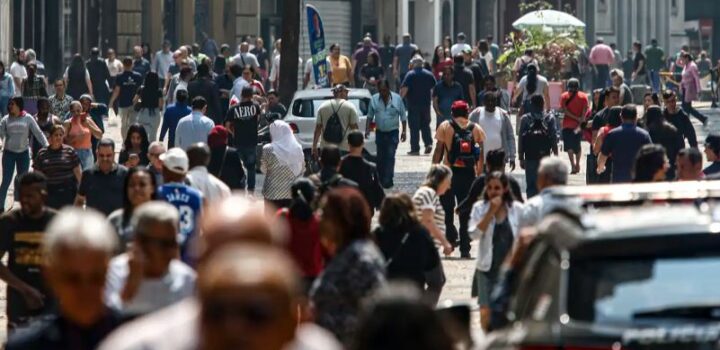 Mais de 6,5 milhões de famílias deixaram linha da pobreza em 2 anos