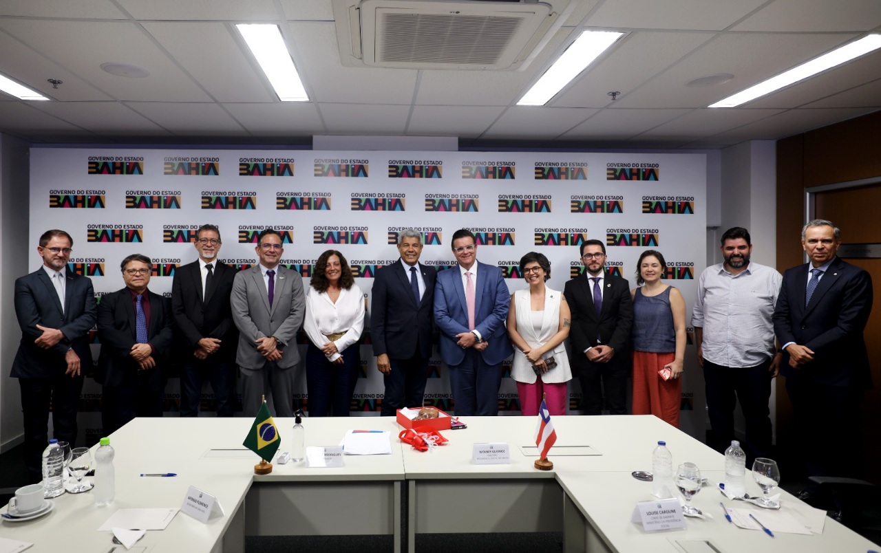 Chegada de novos peritos médicos é tema de conversa entre governador e ministro