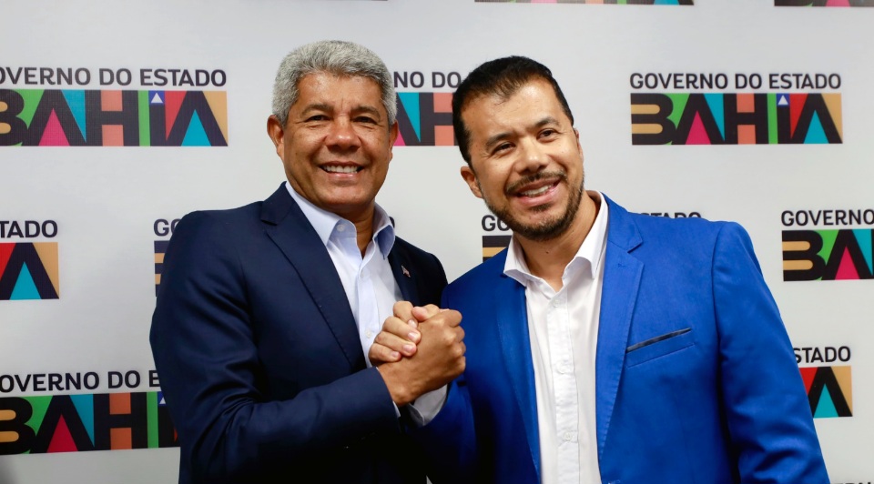Queimadas recebe equipamentos e veículos para saúde