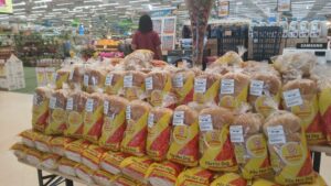 Leia mais sobre o artigo GBarbosa e Perini realizam ação solidária no Dia do Pão com doação do alimento