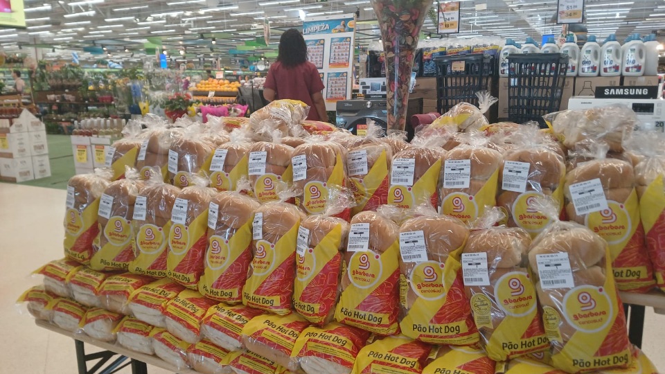 GBarbosa e Perini realizam ação solidária no Dia do Pão com doação do alimento