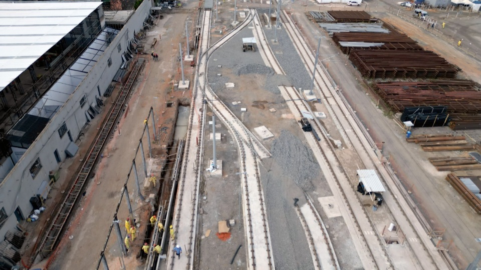 Jerônimo e ministro Rui Costa autorizam implantação de sistemas do VLT e visitam obras em Salvador