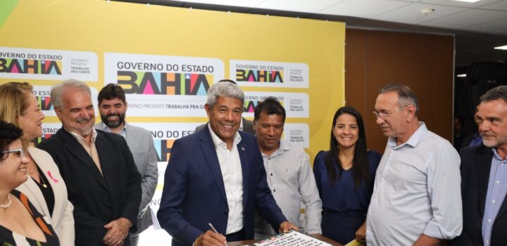 Governo fecha convênio com prefeituras para fortalecer educação municipal