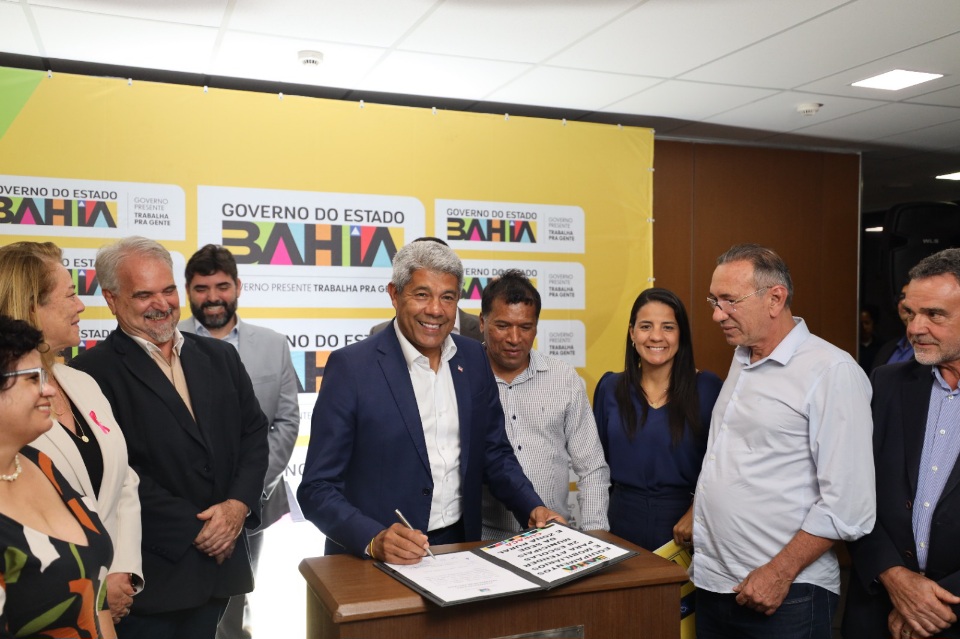 Governo fecha convênio com prefeituras para fortalecer educação municipal