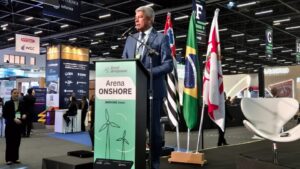 Leia mais sobre o artigo Bahia lidera produção de energia eólica e governador recebe a comenda